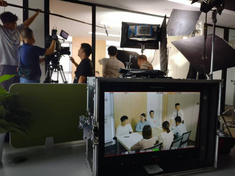 丽江TVC拍摄公司：科技产品视觉化大师，诠释未来感与功能美学