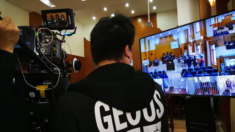 AI生成VS人工创意——丽江广告片拍摄公司的技术浪漫主义实践